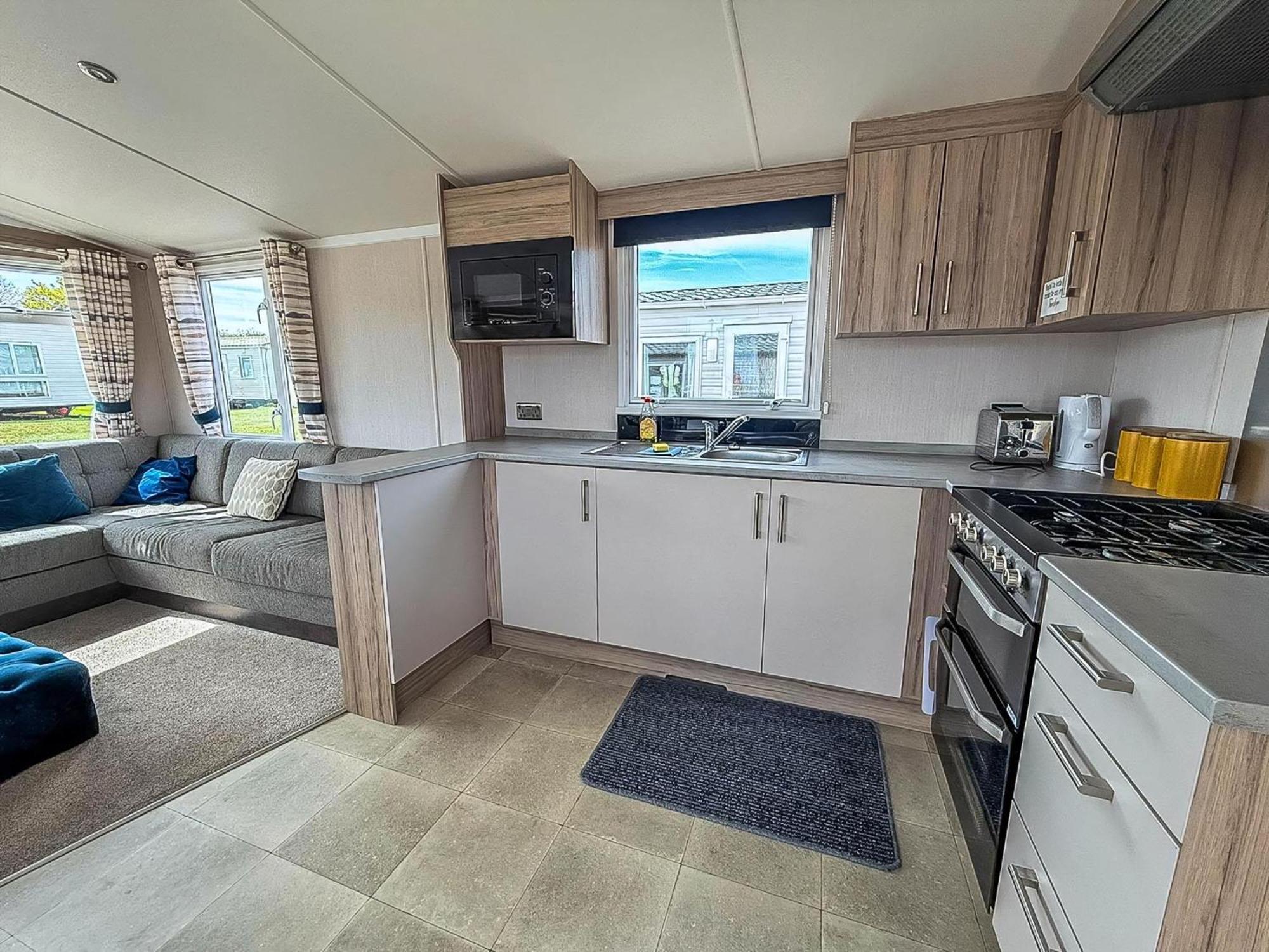6 Berth Caravan With Decking At Sunnydale Holiday Park Ref 35243Kg لاوث المظهر الخارجي الصورة