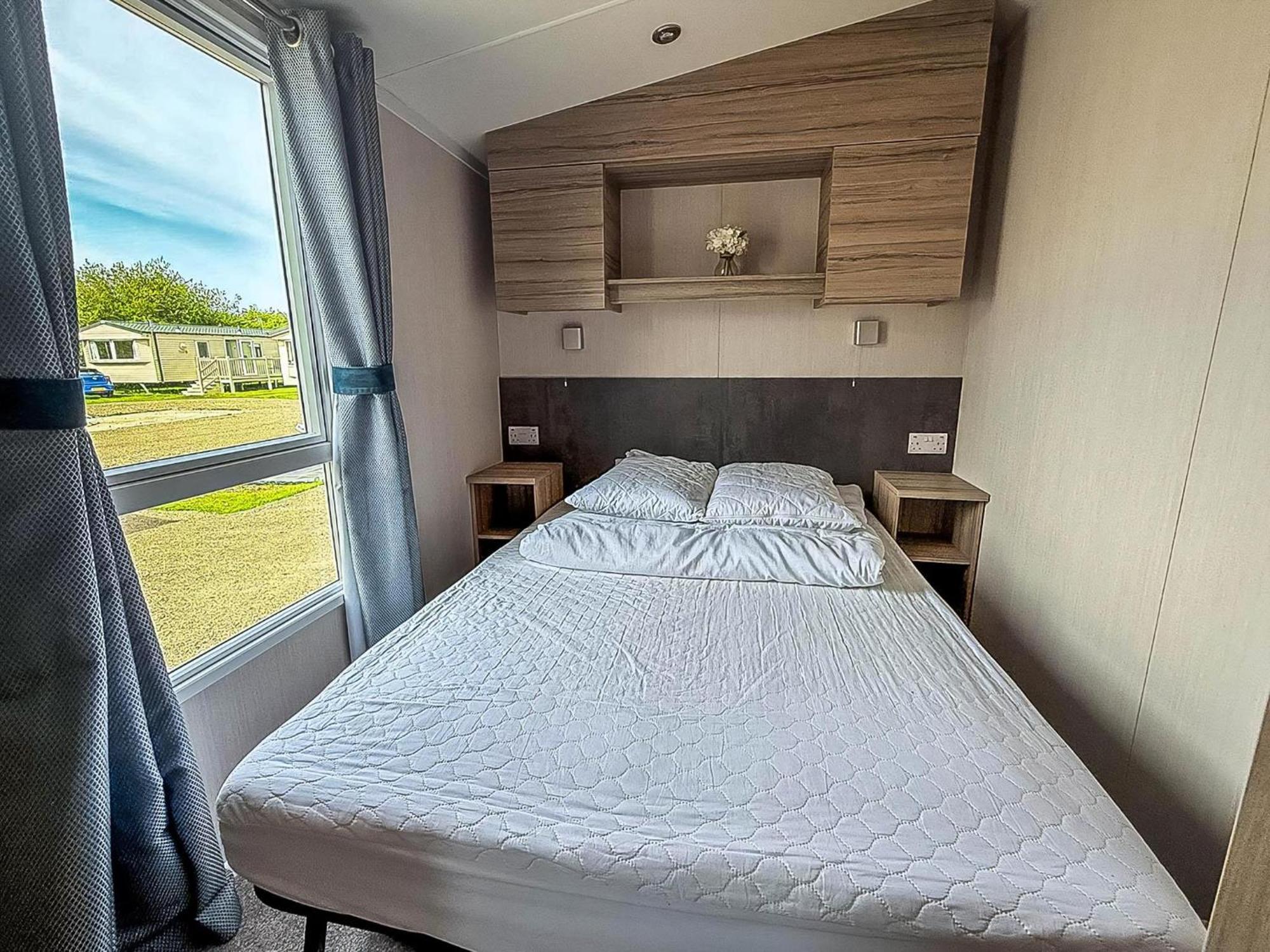 6 Berth Caravan With Decking At Sunnydale Holiday Park Ref 35243Kg لاوث المظهر الخارجي الصورة